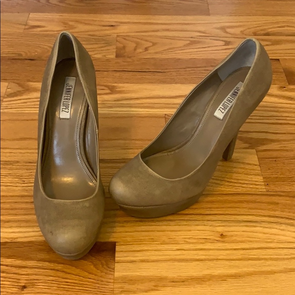 NWOT Jennifer Lopez Taupe Heels